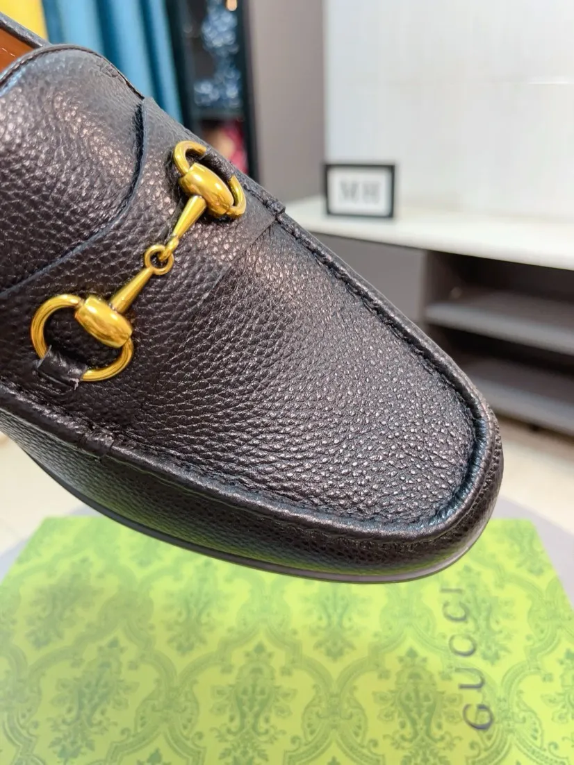 Men's shoes 💰500🌹🌹Niuli [GUCCI Gucci] A new style of formal men's leather shoes is coming~ The original quality upper is made of patent leather imported from Italy, the leather is soft and delicate, comfortable and soft first-layer cowhide lining, rubber wear-resistant outsole, the shoe shape is dignified and domineering, and the luxury charm cannot be concealed! The natural and free nouveau riche leads the trend. Code number: 38-44